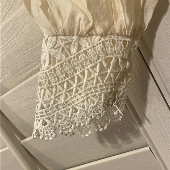 Elegant Lace Trim Cream Blouse - Picture 5 of 9